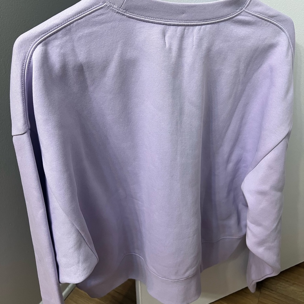 NWT Women’s Calvin Klein sweatshirt - Picture 5 of 8